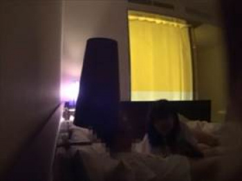 【個人撮影】ホテルに隠しカメラをセットしてから相手を呼び出しSEXを盗撮!生々しい不倫カップルガチ映像の画像