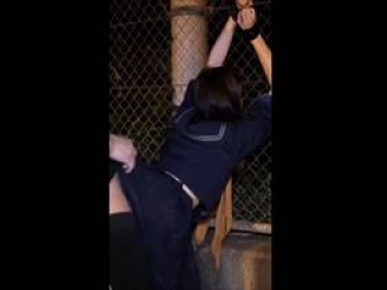 【無修正・個人撮影】制服コスの彼女と深夜の野外でセックス撮影!最後に制服に精子ブッカケてるカップル映像の画像