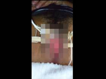 【無修正・個人撮影】クリトリスに電流流す自撮り投稿映像!ヒクつくアソコやあふれ出る愛液がリアルすぎるの画像