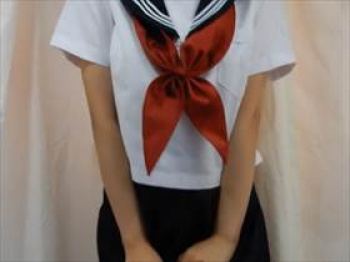 【個人撮影】制服コスで黒ストッキングの女の子がお漏らしする様子を自画撮り投稿!体のモゾモゾがエロ可愛いの画像