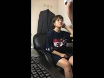 【個人撮影】ガチすぎるリアルパパ活の様子がこちら!ネカフェでお金を受け取りパパの性欲処理する娘の映像の画像