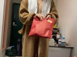 【個人撮影】トナカイ姿の彼女がプレゼント持ってきたら中身はパンツ1枚！ラブラブすぎて見てられんwwwの画像
