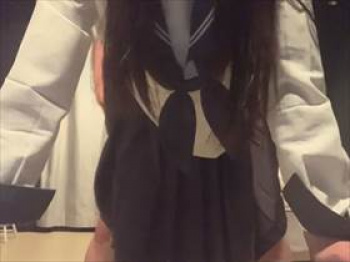 【個人撮影】制服コスでバックでガン突きされる人妻の喘ぎっぷりがあまりにエロい!不倫カップル投稿映像!の画像