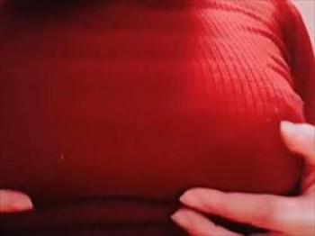 【個人撮影】ニット越しにもわかる勃起乳首!ニット捲り上げたドエロ下着もやばいお姉さんの乳首オナニー映像の画像