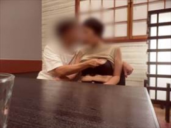 【個人撮影】ガチ居酒屋?素人夫婦が投稿した妄想に浸りながら性行為に耽る変態すぎる営みにお付き合い下さいの画像