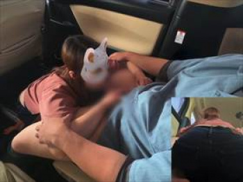 【個人撮影】真昼間に他人妻呼び出して車中でフェラさせてる様子を撮った素人不倫カップル投稿映像!の画像