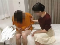 【個人撮影】ねぇ?ふぇらって何?美人で可愛い巨乳の義理のお母さんから僕のミルクを飲んでもらいました。の画像