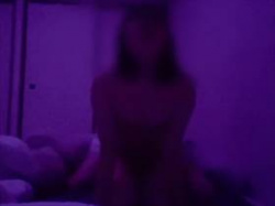 【個人撮影】寝室でのいつものSEXを彼氏がこっそり撮った映像が画質悪いのに生々しくて抜ける件！の画像