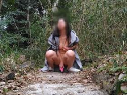 【個人撮影】素人夫婦投稿！妻の野外オナニーや露出、立ちバックでの青姦等を記録した映像がこちら！の画像