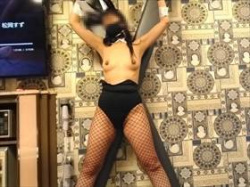 【個人撮影】妻をX字枷に拘束して電マ責めする様子を撮った夫婦のプライベート投稿映像がこちらの画像