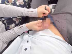 【個人撮影】車の中で彼氏のチ●コを出しで手コキする彼女を彼氏が主観撮影！素人カップル投稿映像の画像