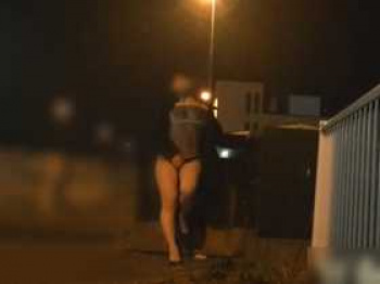 【個人撮影】可愛い彼女の密かな楽しみ、道路脇の露出オナニーでドキドキ♡素人カップル投稿映像の画像