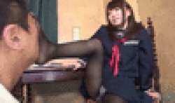 女子校生のムレムレパンストの爪先を舐めて股間に顔を埋める【GIF11枚】の画像