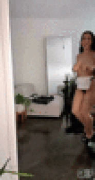 外人さんの左右にブルブル揺れるおっぱい【GIF1枚】の画像