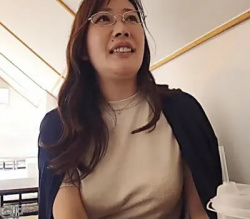 年下男との十数年ぶりのSEXで狂乱した貞淑奥様【GIF15枚】の画像