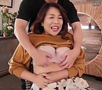 猥褻熟乳のかわいいオバサンが大乱れ 御子柴美花【GIF13枚】の画像