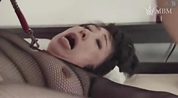 白目剥いて快楽の虜になったポチャ熟女【GIF11枚】の画像