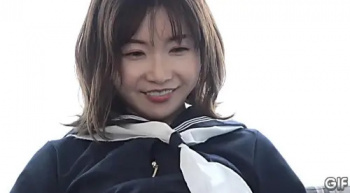 かわいすぎる33歳のセーラー服人妻 小春まり【GIF9枚】の画像