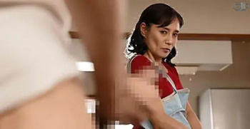 娘の彼氏にイカされまくった美人母 平岡里枝子【GIF12枚】の画像