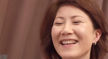 上品そうな人妻さんは欲求不満でした【GIF11枚】の画像