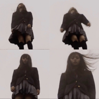 乃木坂46・齋藤飛鳥がパンチラ際どい制服美脚と魅せた「リモートで殺される」の画像