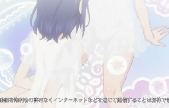 アニメ『安達としまむら』2話で明るさをいじったら実はパンツが透けて丸見えだったシーンの画像