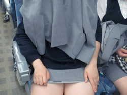 
				お茶目なモモんガッ(･∀･)!!さん より ＫＯ（慶應）女子高の制服って本当にエロい！→チアで話題になっていたけど本領はこのスカート。 へのコメント				の画像