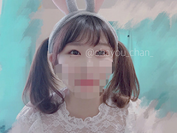 生白い神乳と神乳首をぶら下げた女子大生さんの半顔出し裏垢を発見!透き通った肌がくそエロい!の画像