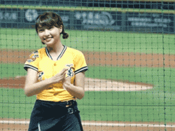 台湾プロ野球チアリーダーの峮峮（チュンチュン）さん、乳揺れダンスが天使すぎとネットで話題！の画像