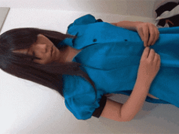 コスプレ喫茶面接→更衣室で着替えてる女さんを隠しカメラで盗撮してる映像！デカ乳ポロリあり！の画像