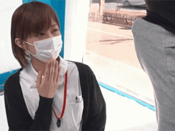 心優しい看護師さん、勃起がおさまらない絶倫チンポを診てくれませんか?→戸惑いながらも・・!の画像