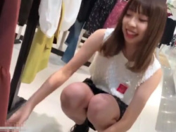 【隠撮動画】アイドル級の激カワ美人ショップ店員さんのミニスカ内を隠しカメラで抜き打ちチェックｗｗｗの画像