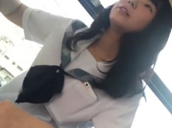 【HD隠撮動画】めちゃ可愛い！天真爛漫な制服女子校生のパンチラを入念に盗撮した！の画像