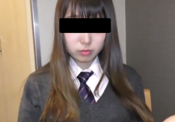 【無修正 素人】 クールなお嬢様系パイパン制服美少女に中出しセクロスの画像