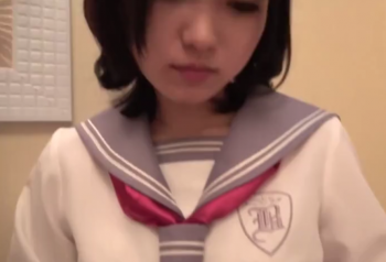 【エロ動画 素人】 制服姿のめっちゃ可愛い女子校生JKがバニーガールの格好でハメられるの画像