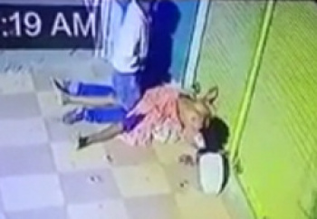 【閲覧注意】世界に衝撃が走る！ホームレス女性の死体とセ○クスする男が撮影されるの画像