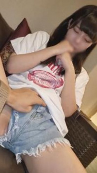 【無 素人】 食べることが大好きな田舎娘とお泊りセクロス連続中出しwwwの画像