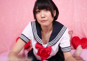 【無修正 素人】 一心不乱にデカチンをフェラし続ける制服美女にソウルを感じたwwの画像