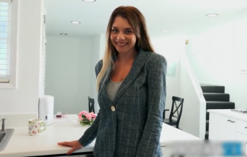 【無修正 素人】 ハウスツアーの不動産OL美女を脱がしたら想像以上のナイスバディに驚愕wwの画像