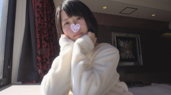 【無修正 素人】 彼氏持ちの女の子!!! まだまだ幼さが残る18歳のパイパン美少女に生ハメ中出しの画像
