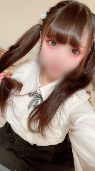 【無修正 素人】 話題の地雷メイクをした元アイドルで女子大生のパイパン美少女と乱交中出しの画像