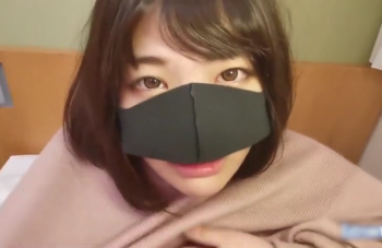 【無修正 素人】 ミディアムショートで綺麗なパイパンお嬢さんがレ〇プマン風の覆面男とハメ撮りの画像