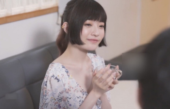 【無修正 素人】 ギターの先生に胸キュンしているパイパン美少女が自宅で一線を越えるの画像