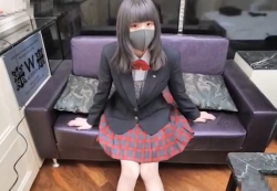 【エロ動画素人】 華奢でちっぱい制服美少女(18)に中出しハメ撮りの画像