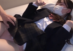 【無修正 エロ動画】 綺麗なパイパンマ〇コの制服美少女がクンニされてハメられるwwの画像