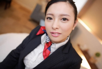 【エロ動画】 綺麗なCAさんがフライト帰りに二人の男の性奴隷にwwの画像