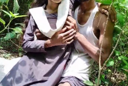 【無修正 エロ動画】 巨乳のカノジョを森に連れ込んでハメ撮りするカップルの画像