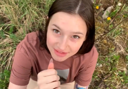 【無修正 エロ動画】 10代のロシア美少女にお金を渡せば簡単にフェラしてくれるそうですwwの画像