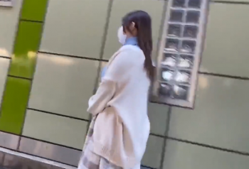 【エロ動画 素人】 街歩く清純そうなむっちりボディの爆乳お嬢さんをストーキングしてハメるの画像