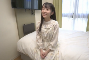 【無修正 エロ動画】 こんな清純そうな幼〇体系女子がAVに出るんだねwwの画像